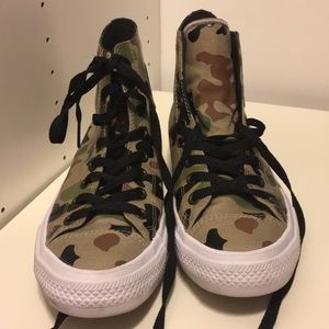 Camo Converse mens size 9
